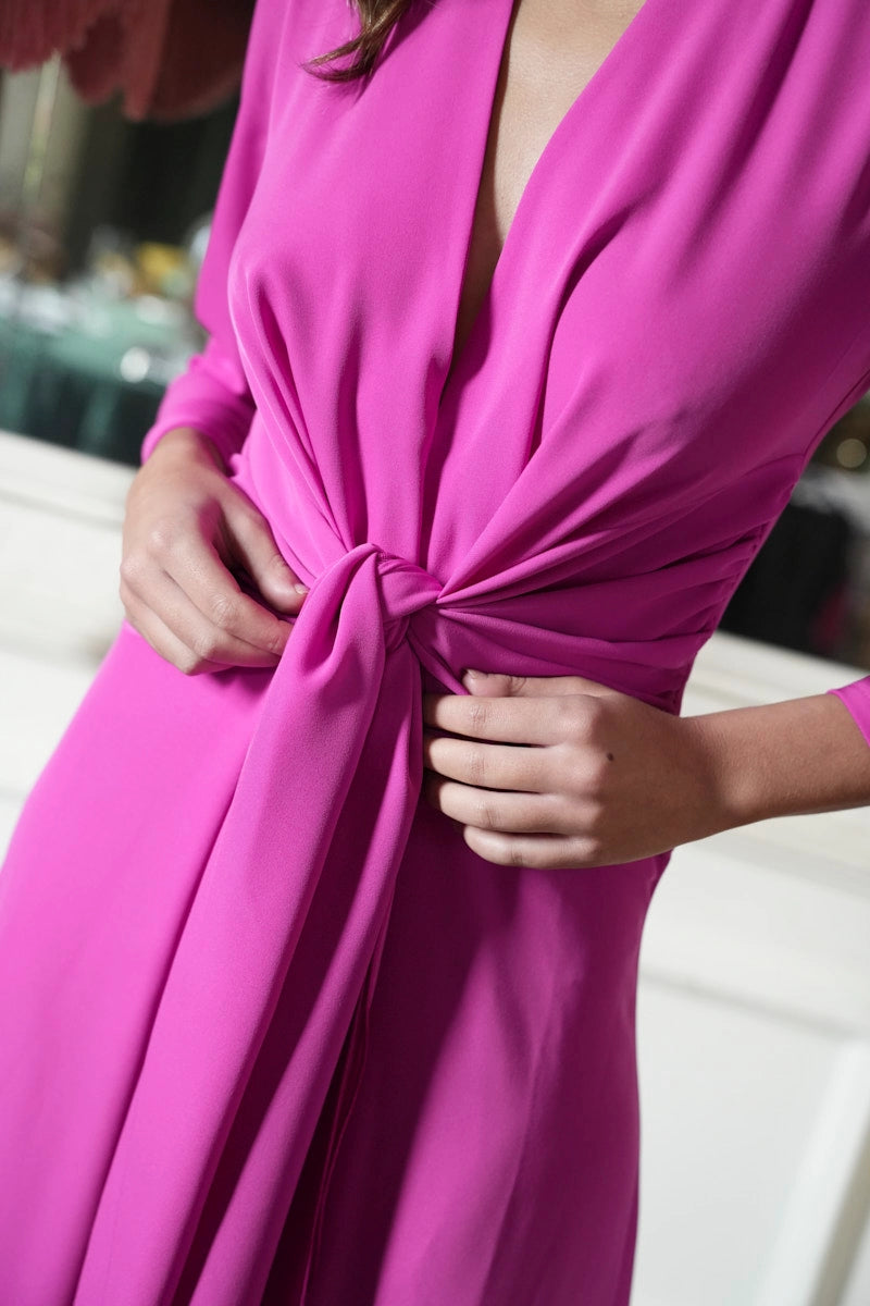 Jackie Midikleid in Pink mit Knotendetail
