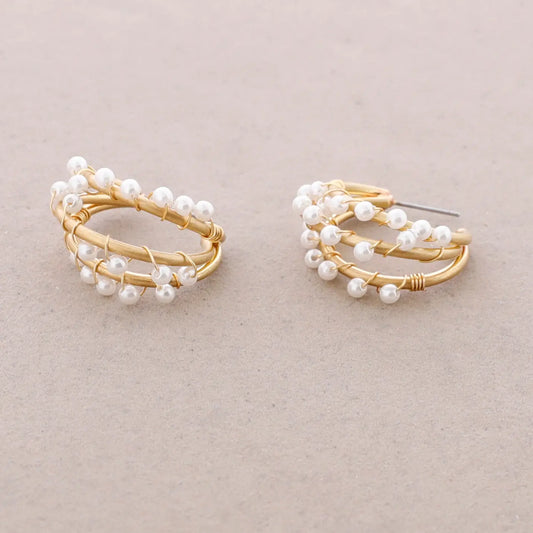 Dreifach-Reifen-Ohrringe mit Perlen – Vergoldeter Statement-Schmuck