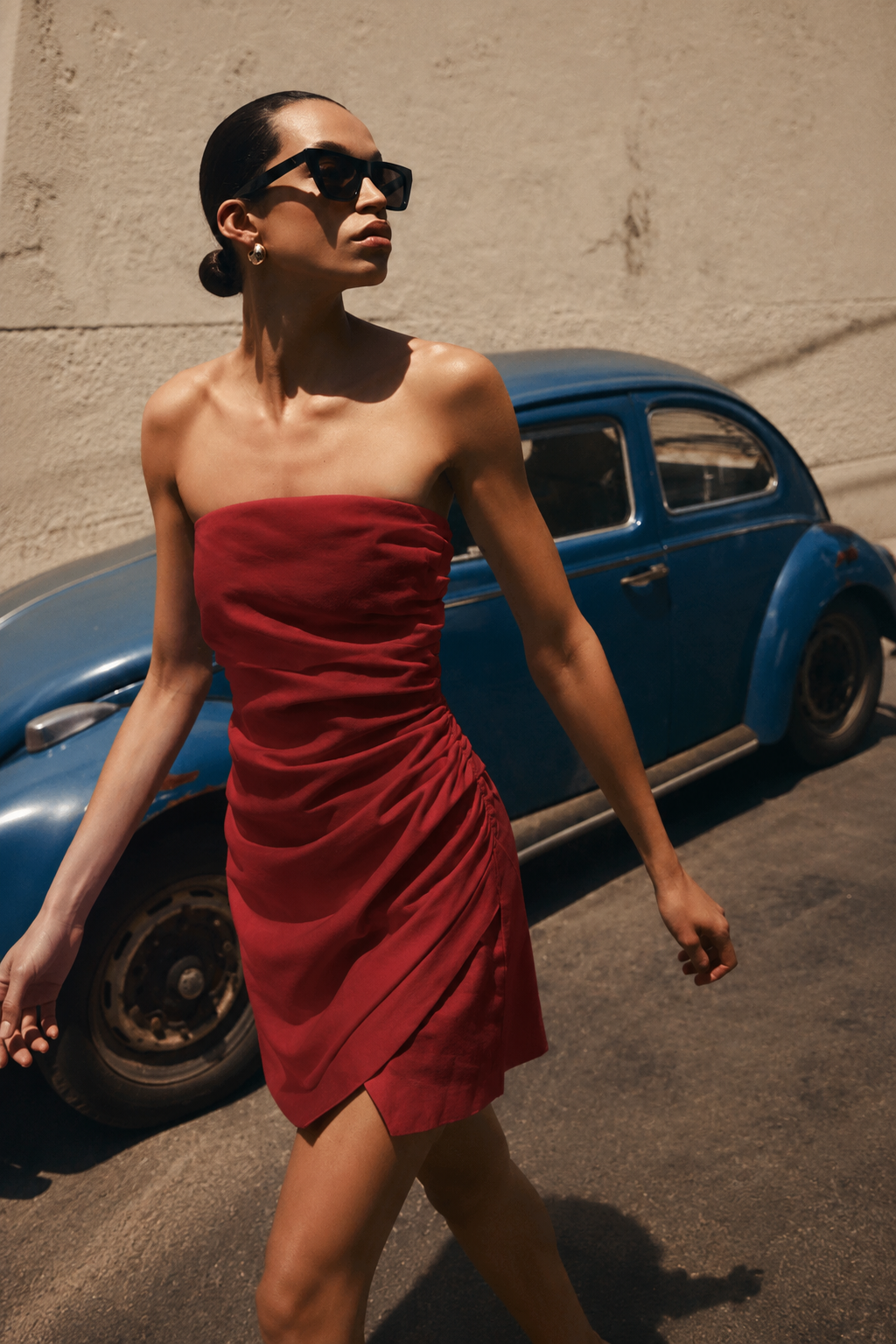 BUSTIER-JUMPSUIT VALENTINA – Eleganter trägerloser Playsuit mit Wickeloptik