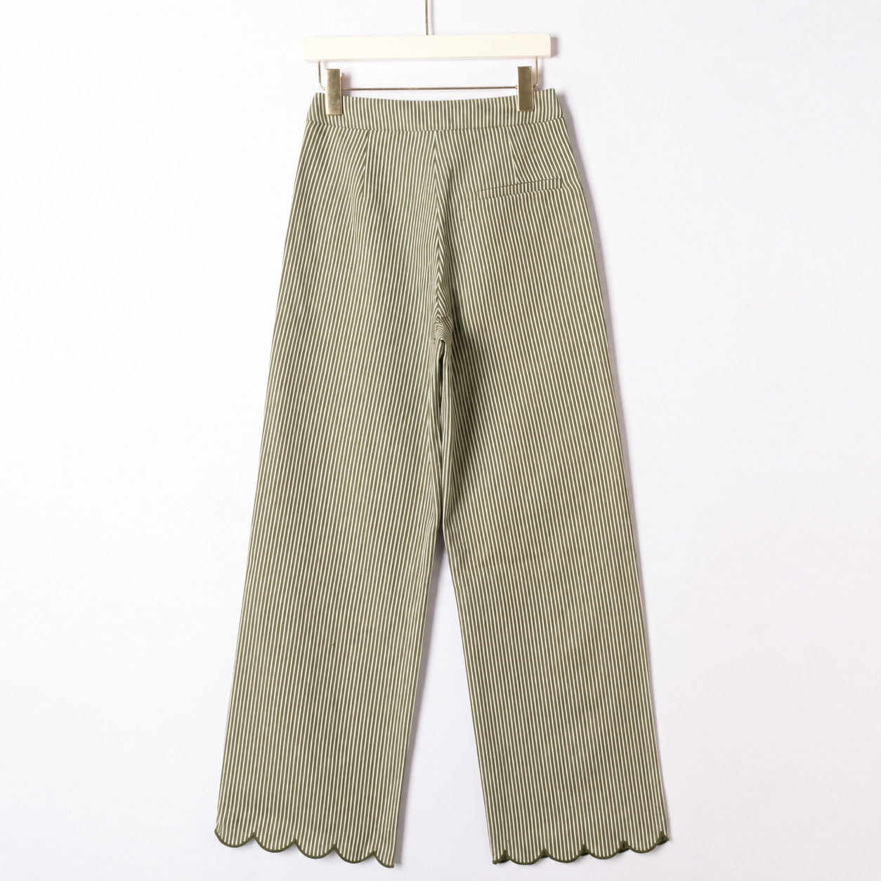 Hose aus Baumwolle mit Muschelsaum – Mediterraner Chic mit besonderem Detail