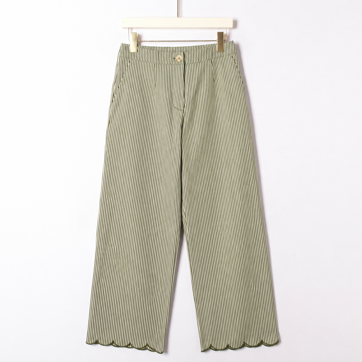 Hose aus Baumwolle mit Muschelsaum – Mediterraner Chic mit besonderem Detail