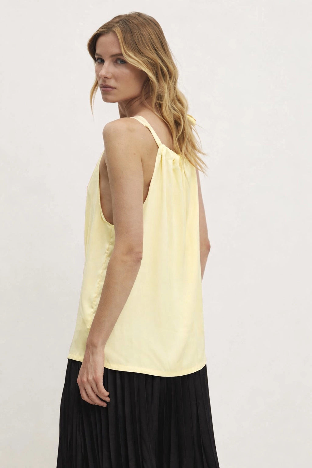 Elisabeth Satin-Oberteil Bluse mit Schleife am Kragen