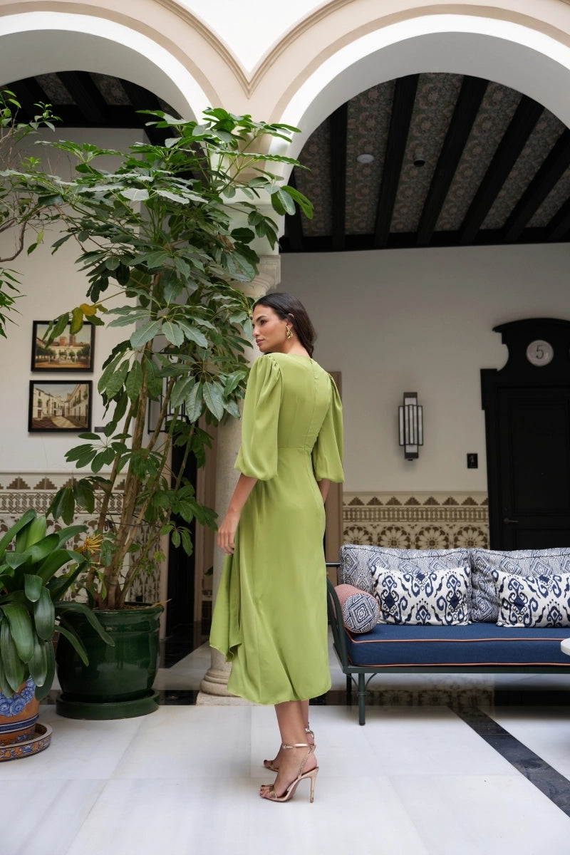 Miranda Midikleid in Olivgrün mit Drapierung