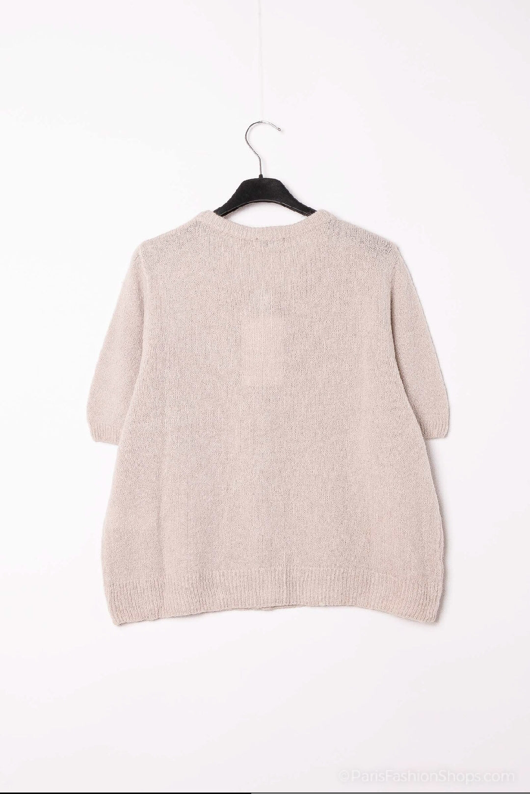Rückseite des Kurzarm-Cardigans Luisa in Beige auf einem Kleiderbügel