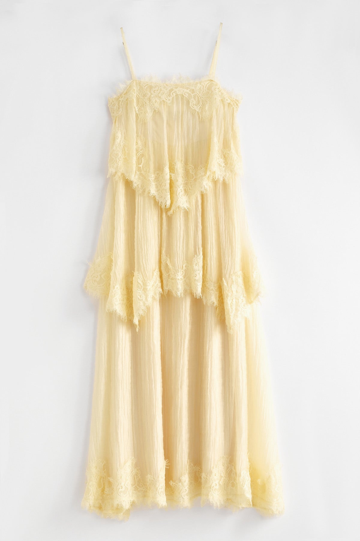 Langes Kleid mit Volants und Spitzendetails – Feminin, fließend und zeitlos